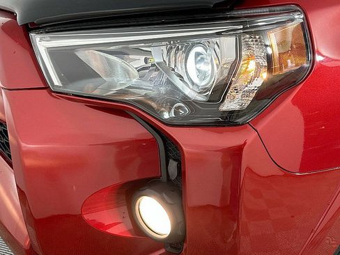 Used 2014 Toyota 4Runner SR5 w/ Upgrade Package image 33