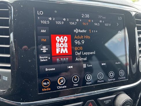 Certified 2022 Jeep Grand Cherokee Limited AWD/4WD image 9