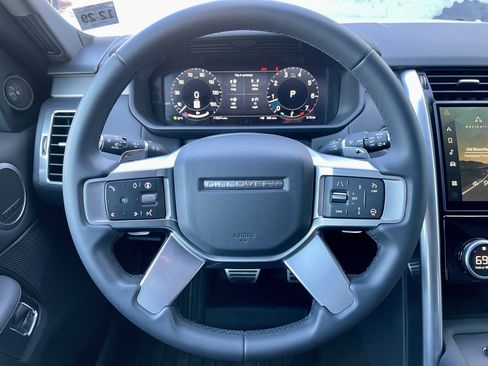 Certified 2024 Land Rover Discovery Dynamic SE image 21