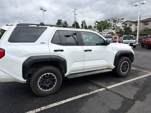 Used 2025 Toyota 4Runner SR5 AWD/4WD image 8