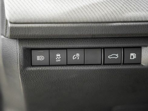 Used 2025 Toyota Camry SE AWD/4WD image 41