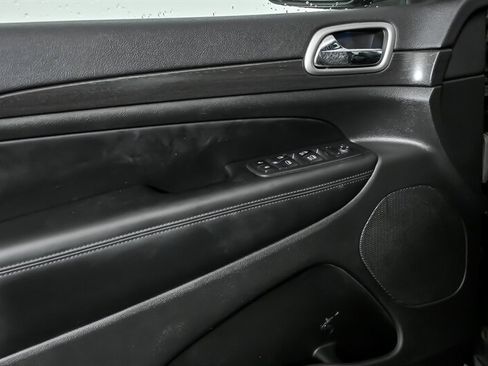 Used 2018 Jeep Grand Cherokee Altitude image 15