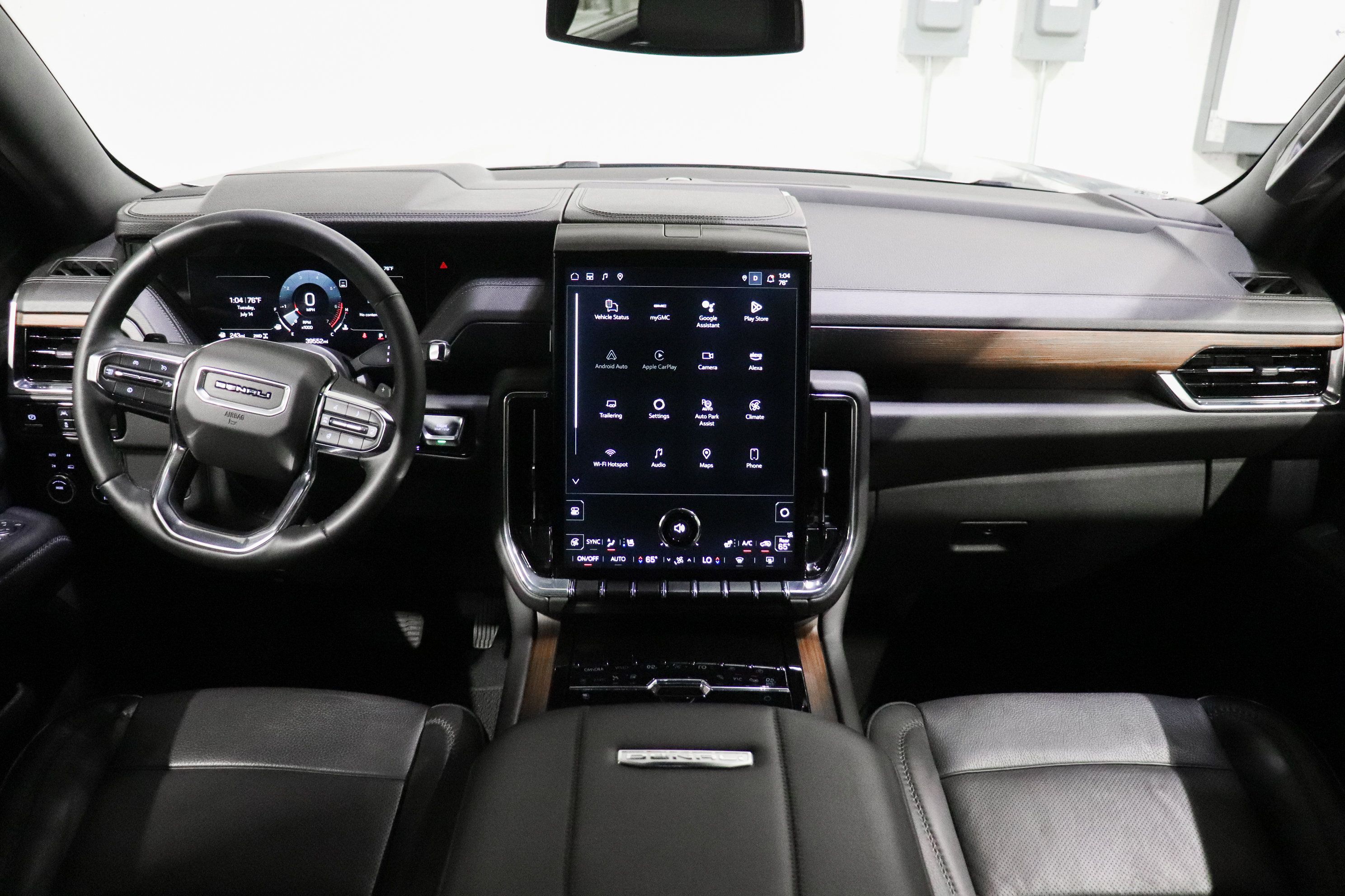 Used 2025 GMC Yukon XL Denali AWD/4WD image 30