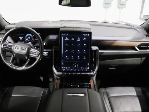 Used 2025 GMC Yukon XL Denali AWD/4WD image 30