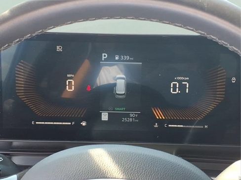 Used 2026 Kia Carnival FWD image 11