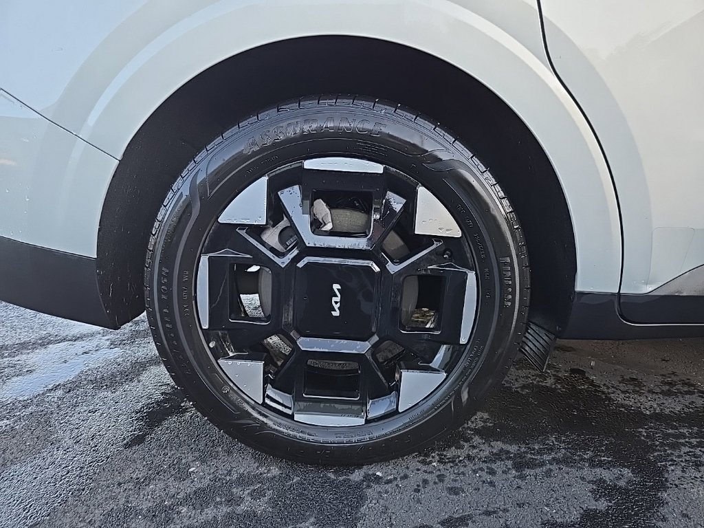 Certified 2026 Kia Carnival EX FWD image 11