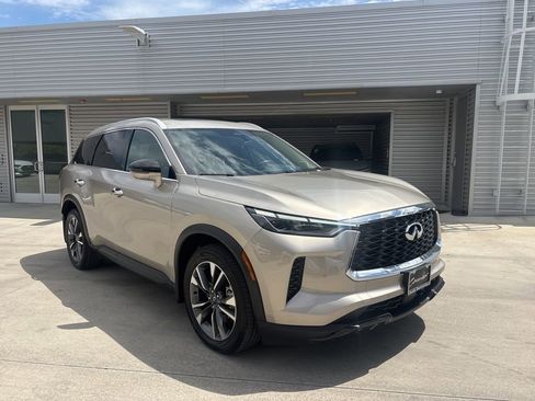 Used 2025 INFINITI QX60 Luxe w/ Vision Package image 3