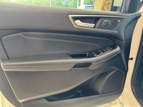 Used 2019 Ford Edge Titanium w/ Equipment Group 301A AWD/4WD image 9