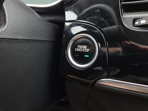Used 2018 Buick Encore Essence FWD image 25