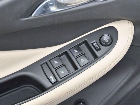 Used 2019 Buick Envision Essence FWD image 11