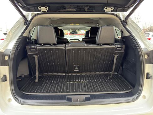 Used 2023 Toyota Highlander XLE FWD image 39
