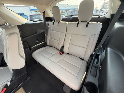 Used 2025 Ford Explorer Active w/ Active Comfort Package AWD/4WD image 32