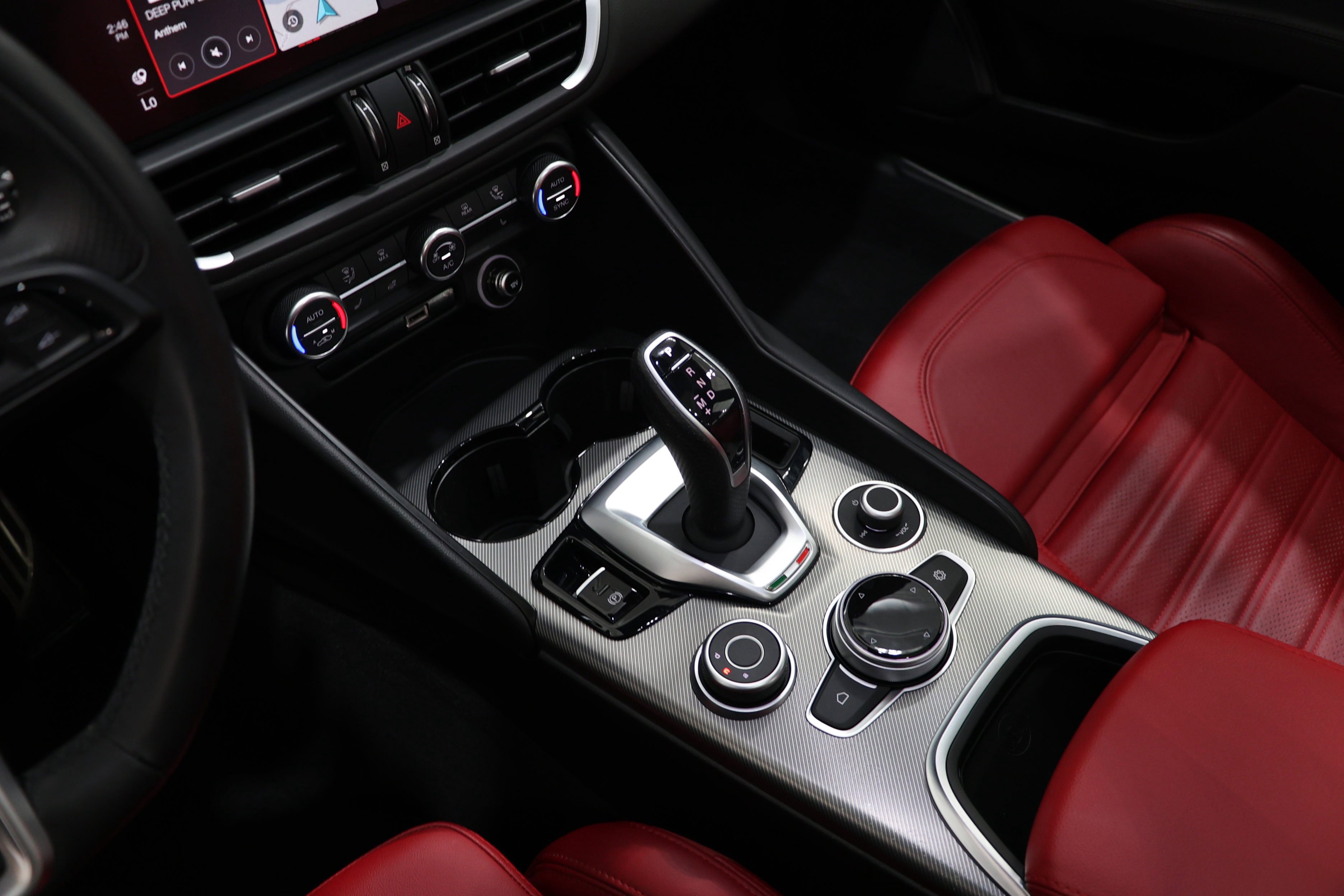 Certified 2024 Alfa Romeo Giulia Veloce AWD/4WD image 27
