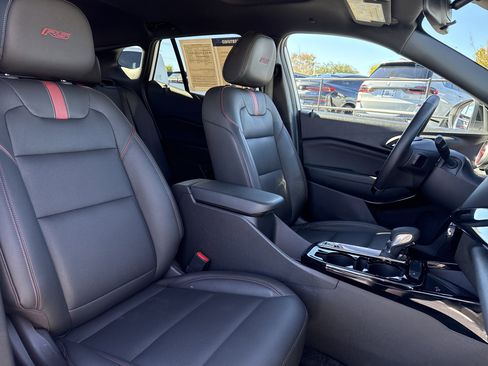 Certified 2024 Chevrolet Trax RS w/ Sunroof Package image 32