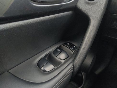Used 2019 Nissan Rogue SV FWD image 27