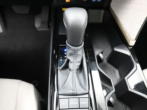 Used 2025 Toyota Camry XLE w/ Premium Package image 27