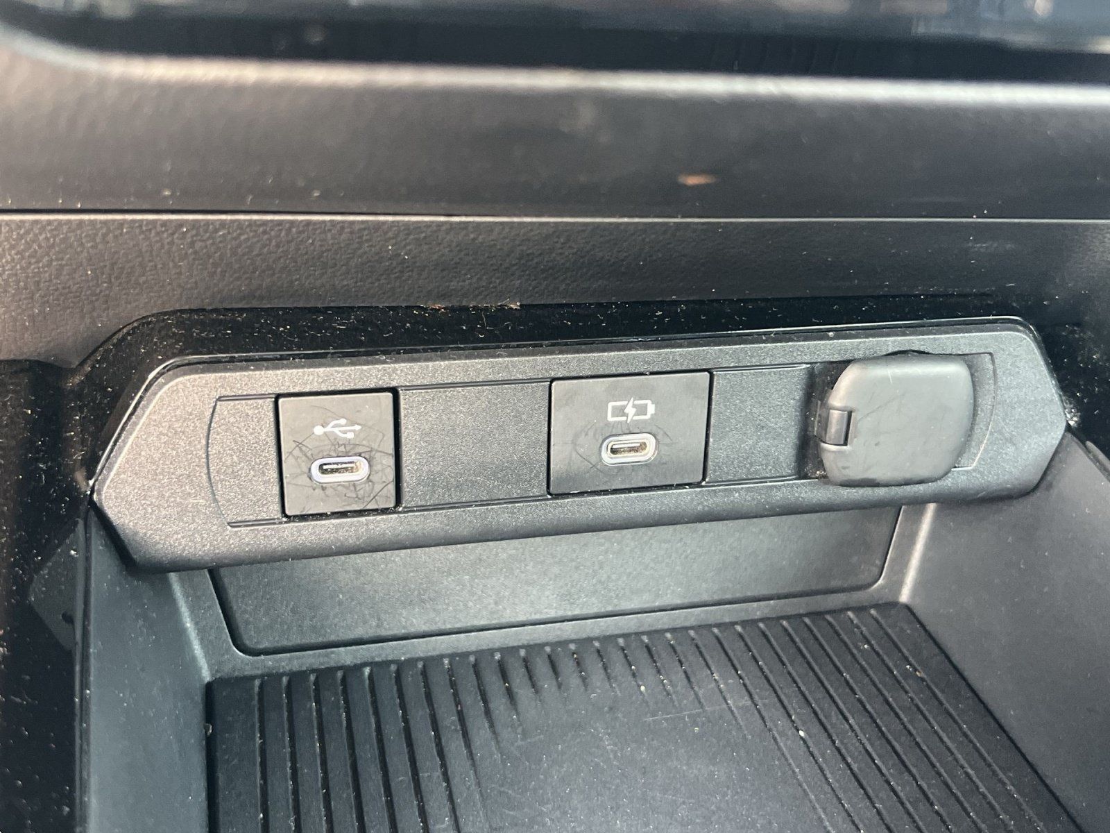 Used 2025 Toyota Prius LE FWD image 27