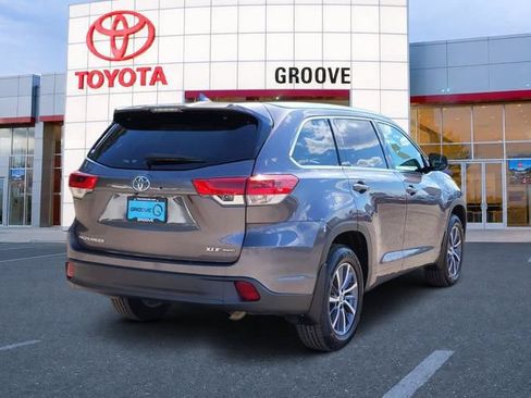 Used 2018 Toyota Highlander XLE AWD/4WD image 5