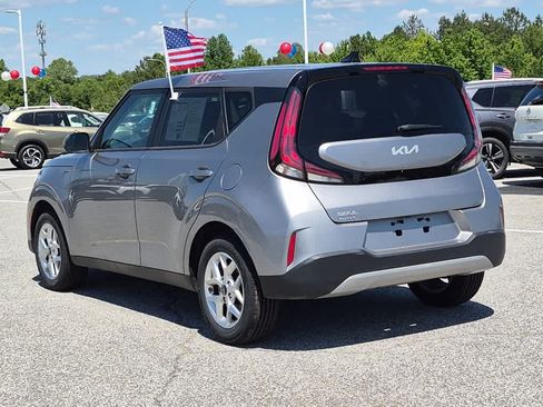 Used 2024 Kia Soul LX w/ Option Group 015 FWD image 4