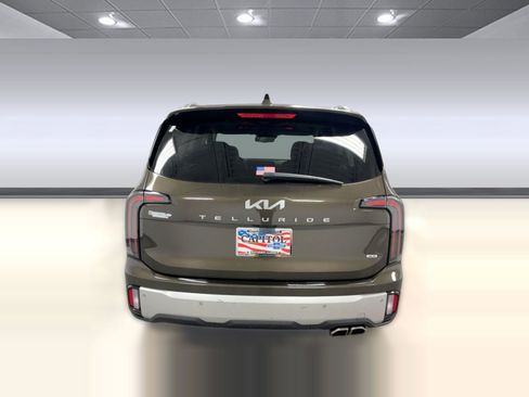 Used 2024 Kia Telluride EX w/ EX Captain's Chair Package image 9