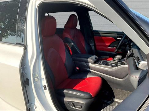 Used 2024 Toyota Highlander XSE FWD image 27