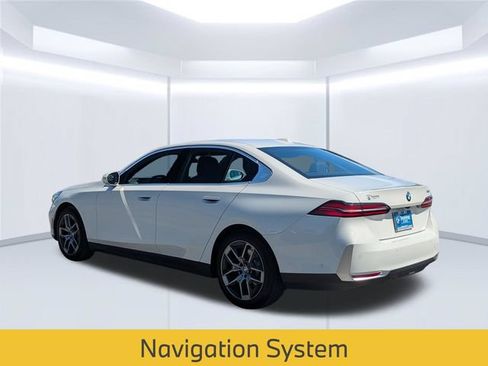 Used 2026 BMW 530i RWD image 3