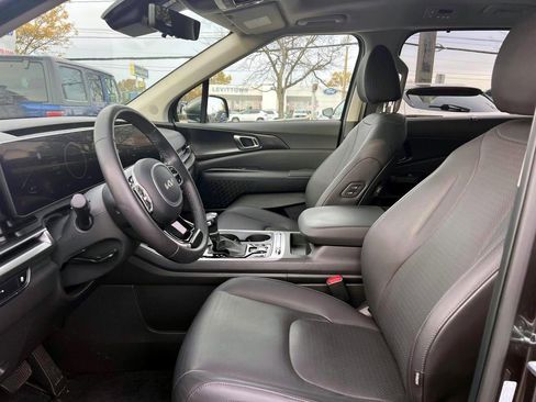 Used 2025 Kia Carnival SX Prestige image 16