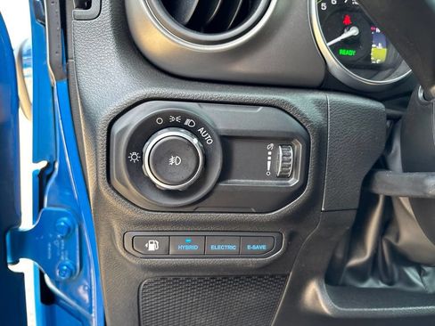 Used 2023 Jeep Wrangler Unlimited AWD/4WD image 34