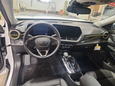 New 2025 Chevrolet Trax ACTIV w/ Sunroof Package image 14