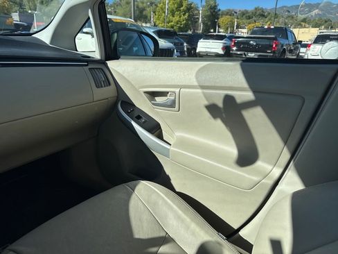 Used 2014 Toyota Prius Four image 32
