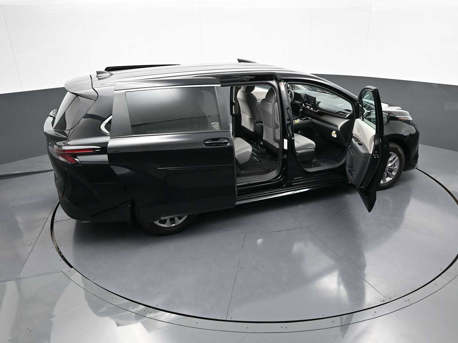 Used 2024 Toyota Sienna LE w/ Protection Package (TMS) AWD/4WD image 41