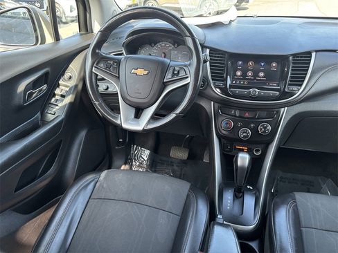 Used 2022 Chevrolet Trax LT w/ LT Convenience Package image 14