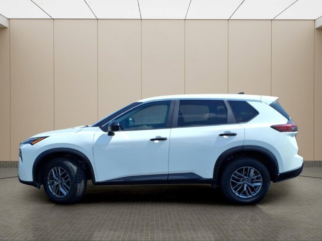 Used 2024 Nissan Rogue S AWD/4WD image 16
