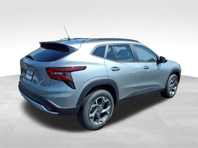 New 2026 Chevrolet Trax LT w/ Driver Confidence Package FWD image 3
