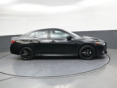 Used 2022 Nissan Sentra SR w/ SR Premium Package FWD image 3