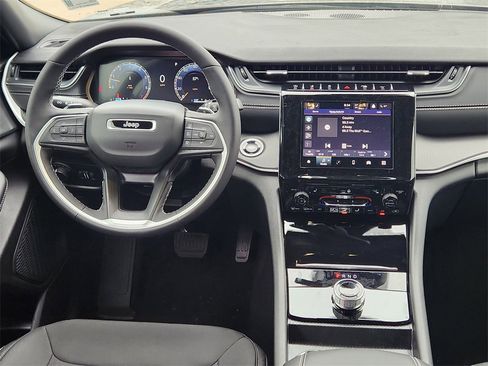 New 2025 Jeep Grand Cherokee Laredo w/ Luxury Tech Group I image 20