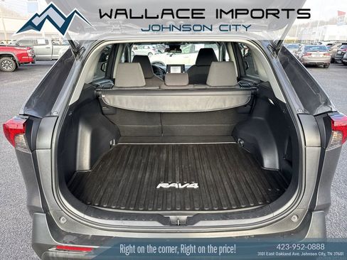 Used 2022 Toyota RAV4 XLE AWD/4WD image 43