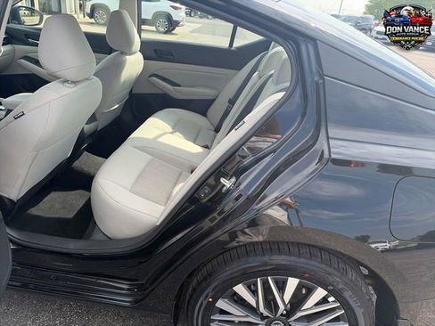 Used 2025 Nissan Altima 2.5 SV FWD image 23