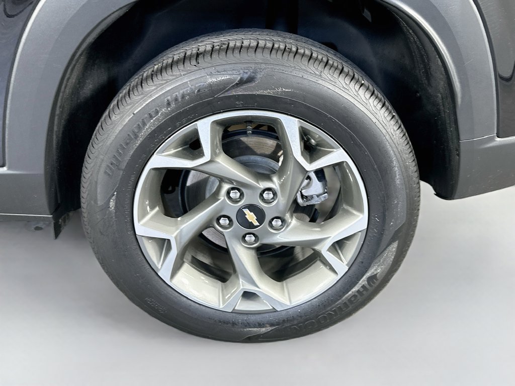 Used 2025 Chevrolet Trax LT w/ LT Convenience Package FWD image 33