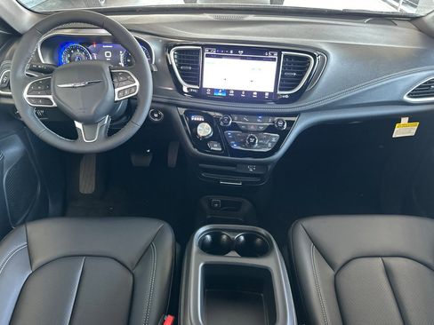 New 2026 Chrysler Pacifica Select image 13