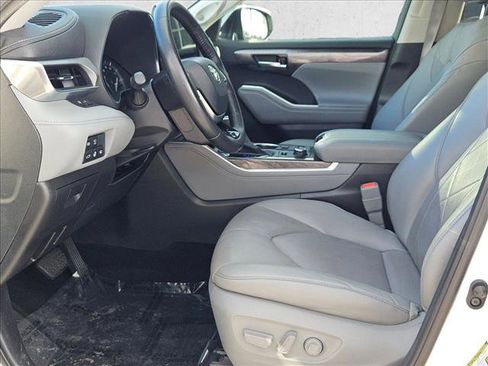 Certified 2021 Toyota Highlander Platinum image 17