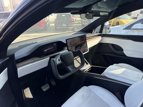 Used 2023 Tesla Model X AWD/4WD image 4