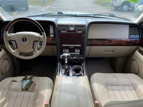 Used 2006 Lincoln Navigator Luxury RWD image 17