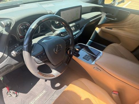Used 2023 Lexus LS 500 w/ Interior Upgrade Package RWD image 33