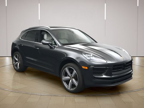 Certified 2024 Porsche Macan AWD/4WD image 26