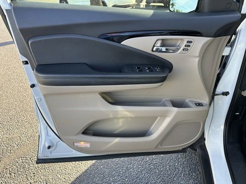Used 2021 Honda Pilot Touring image 10