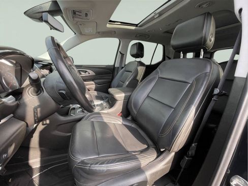 Used 2021 Chevrolet Traverse RS AWD/4WD image 13