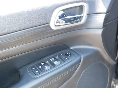 Used 2019 Jeep Grand Cherokee Altitude AWD/4WD image 16