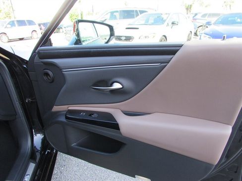 Used 2025 Lexus ES 300h w/ Premium Package image 28