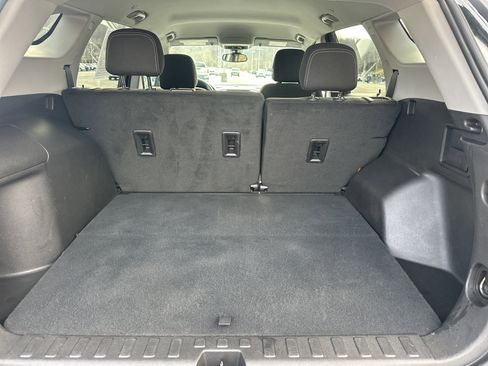 Used 2024 GMC Terrain SLE image 7